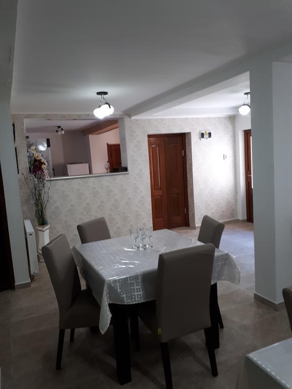 Pensiunea Casa David ชูกัก ภายนอก รูปภาพ